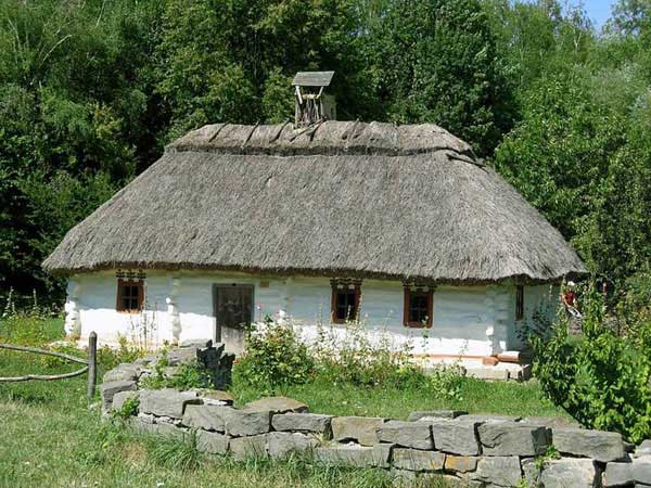 traditional Ukrainian hut